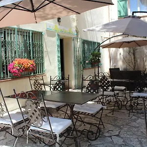 Le Clos Des Pins Hotel